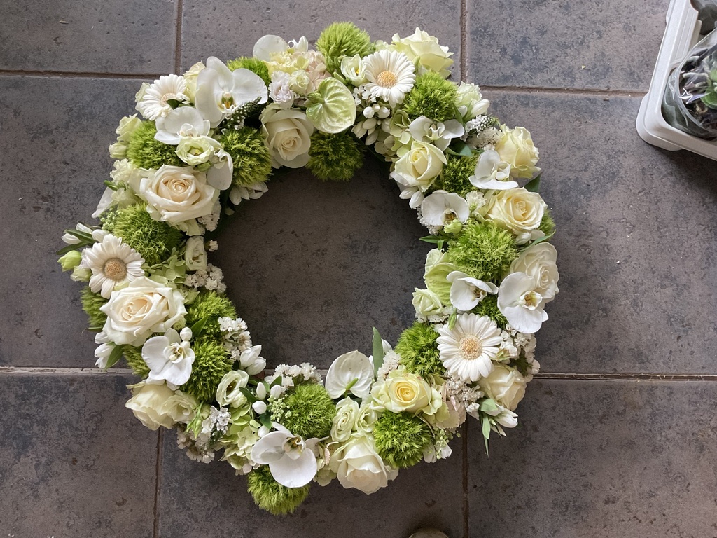 Kransje in wit_ groene tinten